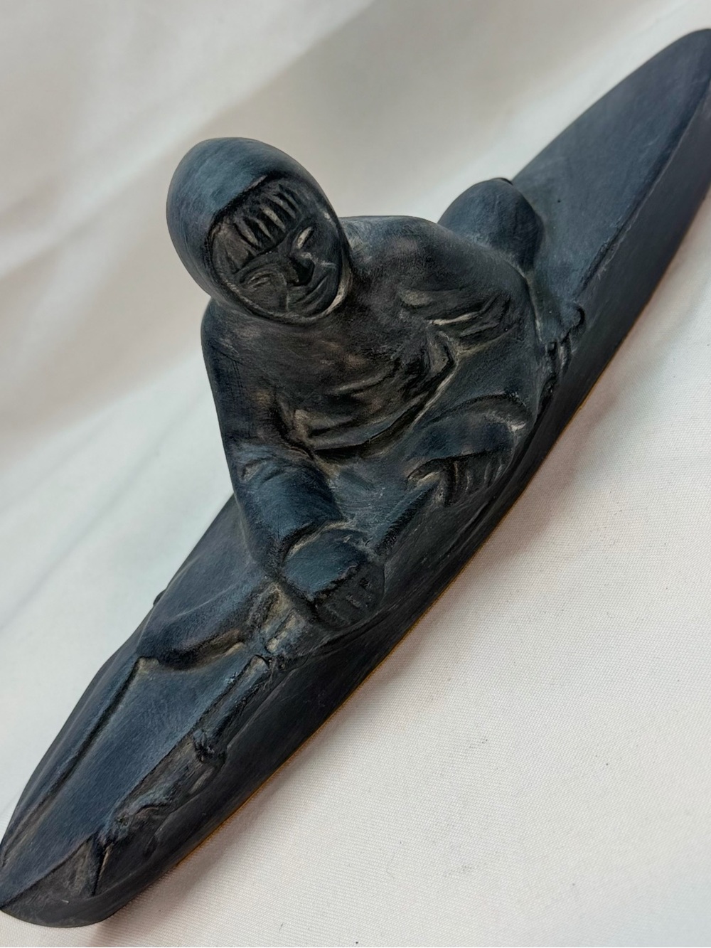 Vintage Canada Ceramic Faux Soapstone Inuit Kayak Canoe Hunter Figurine 13” - Picture 8 of 8